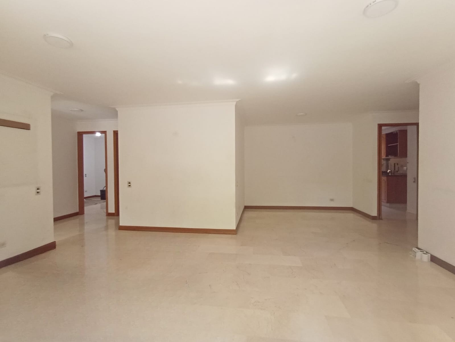 Apartamento en arriendo en Laureles, Medellín · foto 3 de 19