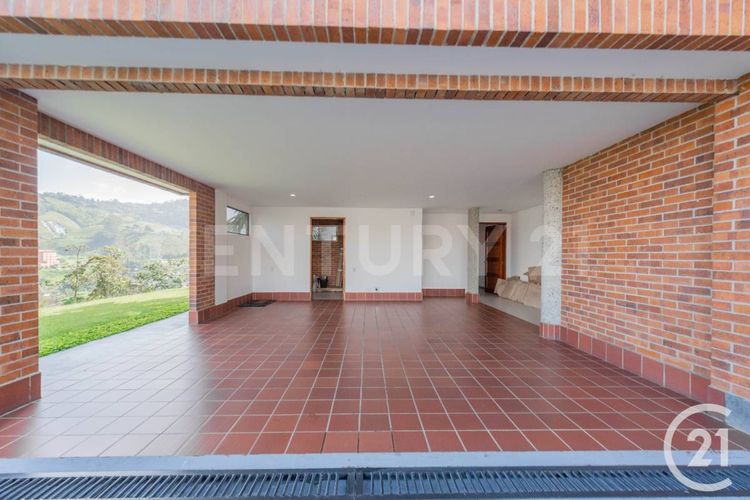Casa de 3 alcobas en venta en Entreamigos, Sabaneta, 266 m² · foto 3 de 24