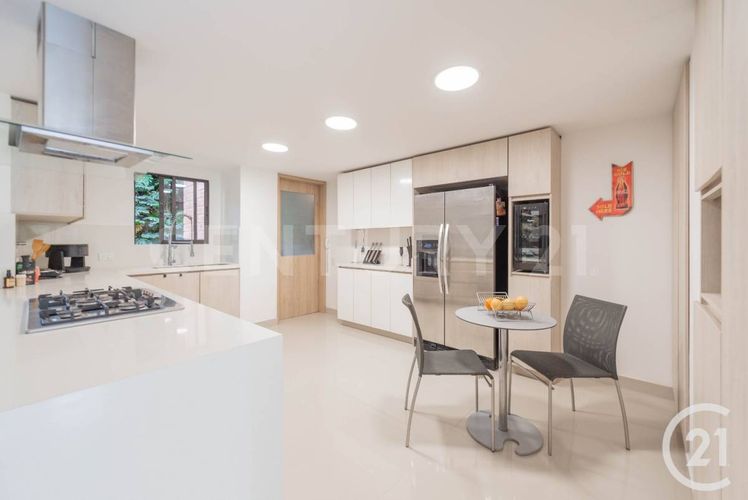 Apartamento de 3 alcobas en arriendo en San Lucas, Medellín, 230 m² · foto 7 de 21