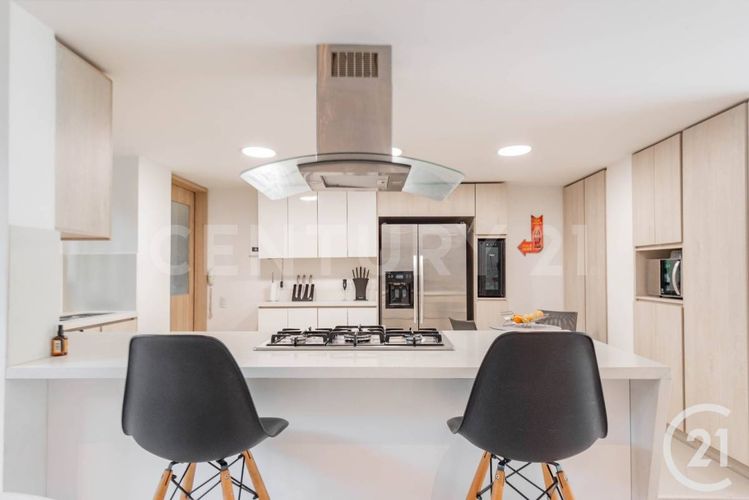 Apartamento de 3 alcobas en arriendo en San Lucas, Medellín, 230 m² · foto 9 de 21