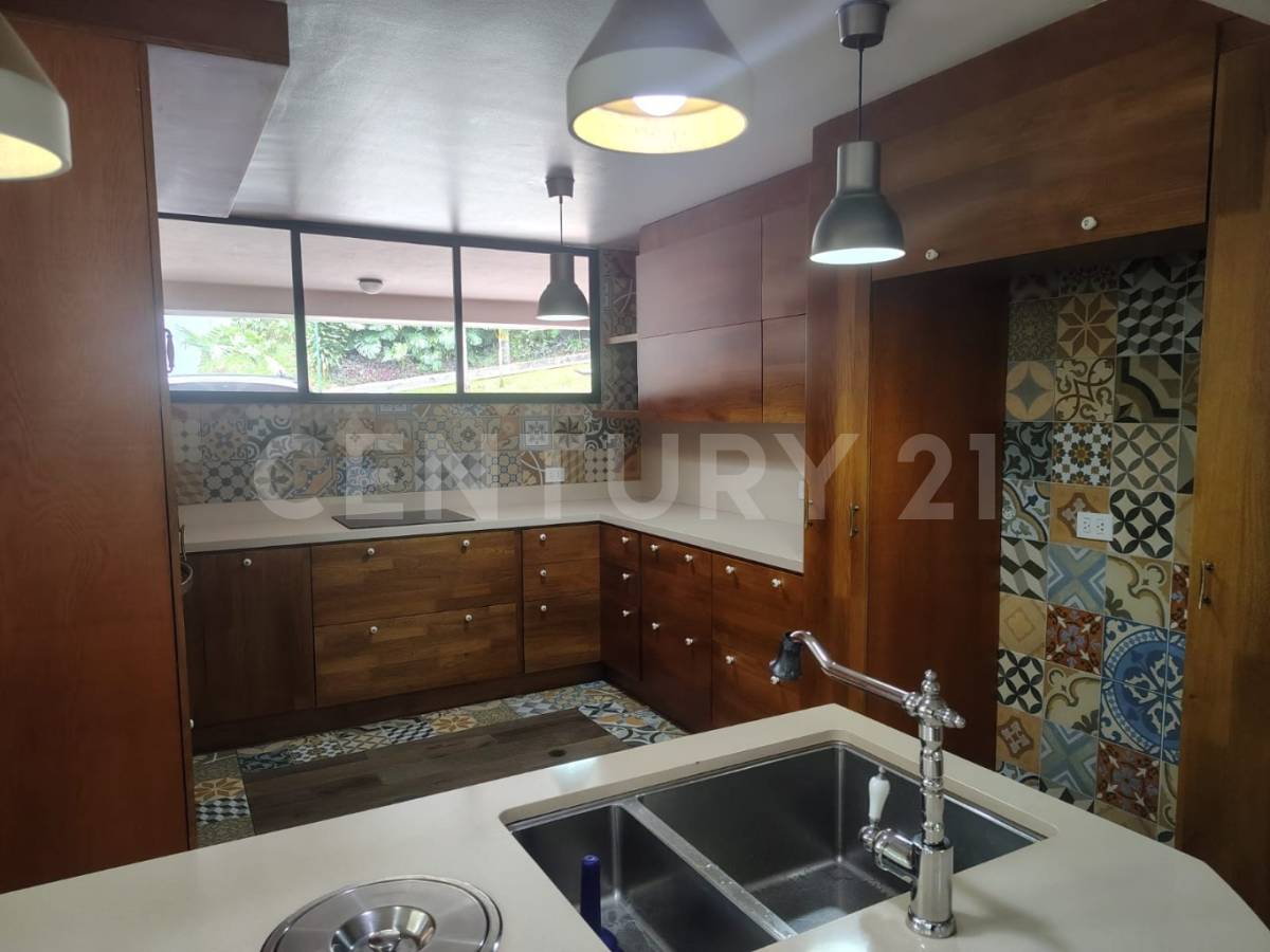 Casa en arriendo en El Poblado, Medellín · foto 4 de 24