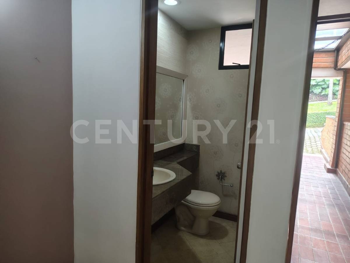 Casa en arriendo en El Poblado, Medellín · foto 13 de 24