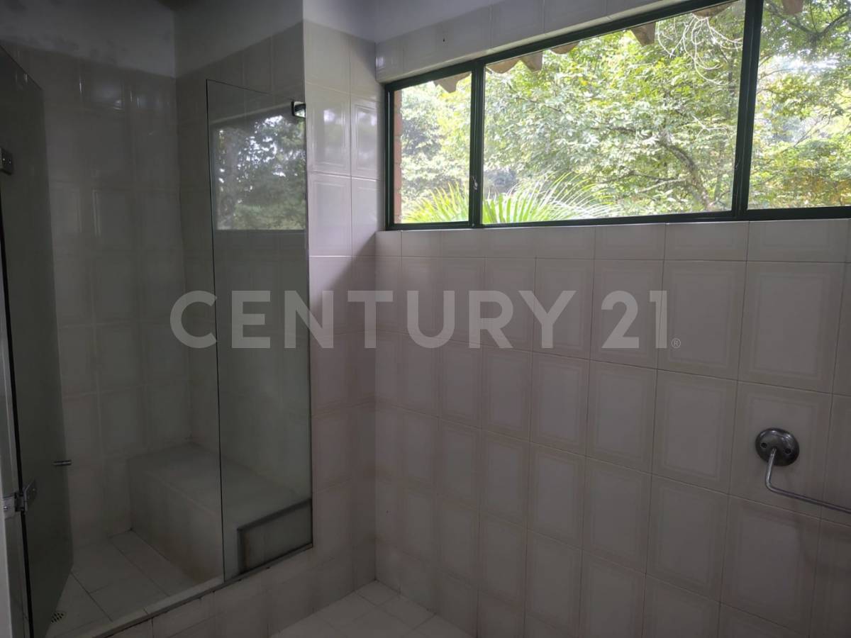 Casa en arriendo en El Poblado, Medellín · foto 19 de 24