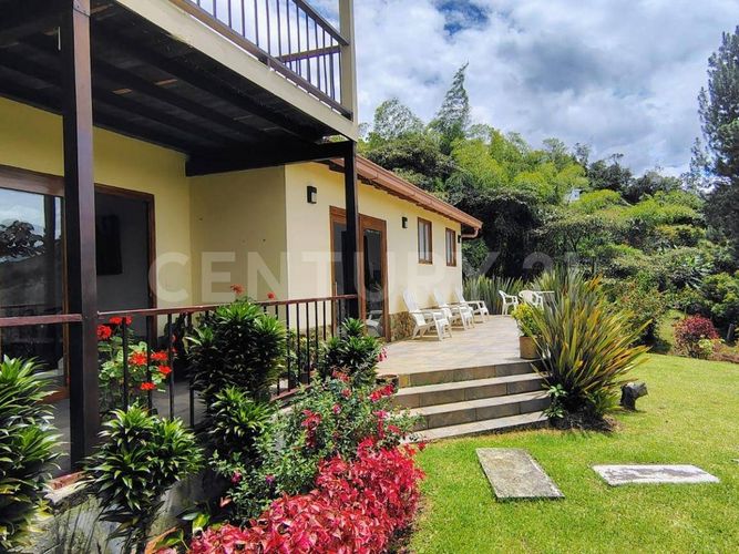 Casa de 4 alcobas en venta en El Retiro, 220 m² · foto 2 de 22