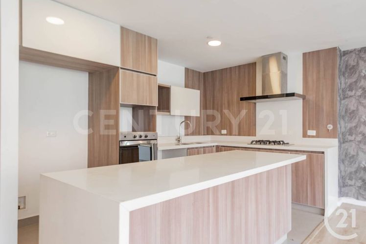 Apartamento de 3 alcobas en venta en Colina Campestre, Envigado, 205 m² · foto 2 de 23