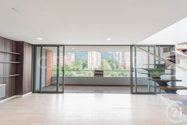 Apartamento de 3 alcobas en venta en Colina Campestre, Envigado, 205 m² · foto 4 de 23