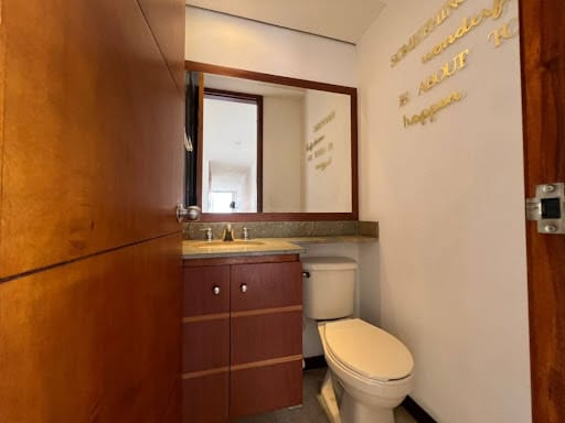Apartamento de 3 alcobas en arriendo en El Tesoro, Medellín, 160 m² · foto 3 de 19