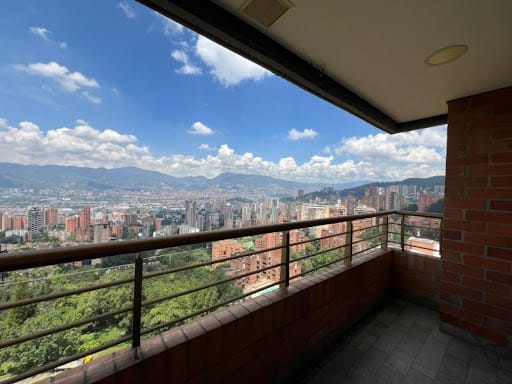 Apartamento de 3 alcobas en arriendo en El Tesoro, Medellín, 160 m² · foto 4 de 19