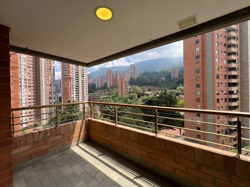 Apartamento de 3 alcobas en arriendo en El Tesoro, Medellín, 160 m² · foto 8 de 19