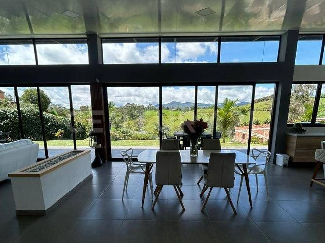 Casa de 3 alcobas en venta en Cristo Rey, El Carmen de Viboral, 280 m² · foto 2 de 23