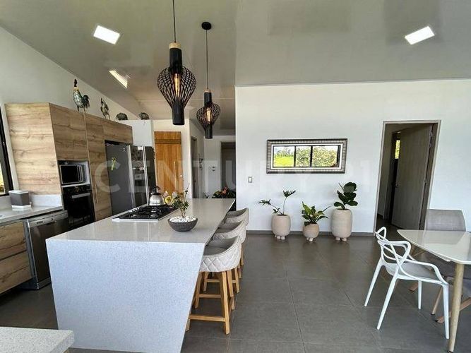 Casa de 3 alcobas en venta en Cristo Rey, El Carmen de Viboral, 280 m² · foto 6 de 23