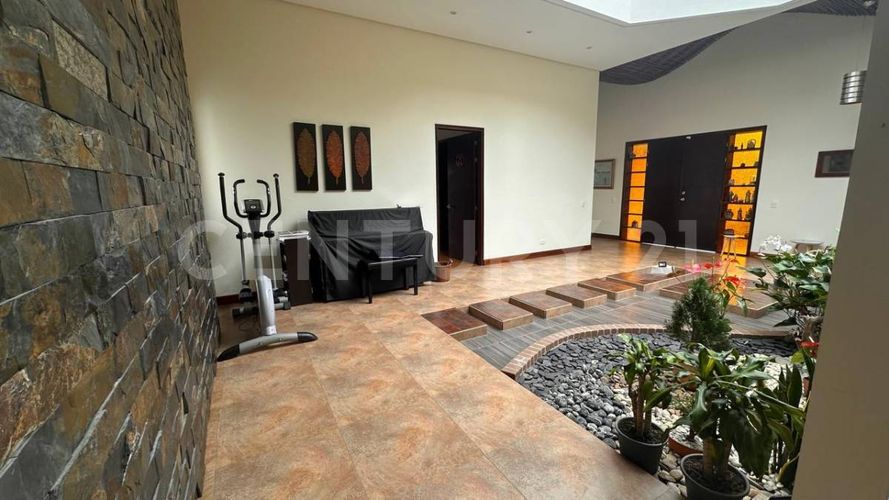 Casa de 4 alcobas en arriendo en Altos Del Escobero, Envigado, 426 m² · foto 3 de 24