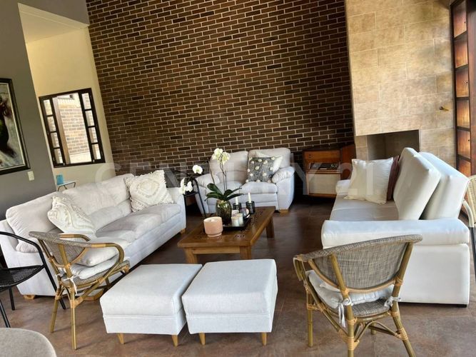 Casa de 4 alcobas en arriendo en Altos Del Escobero, Envigado, 426 m² · foto 10 de 24
