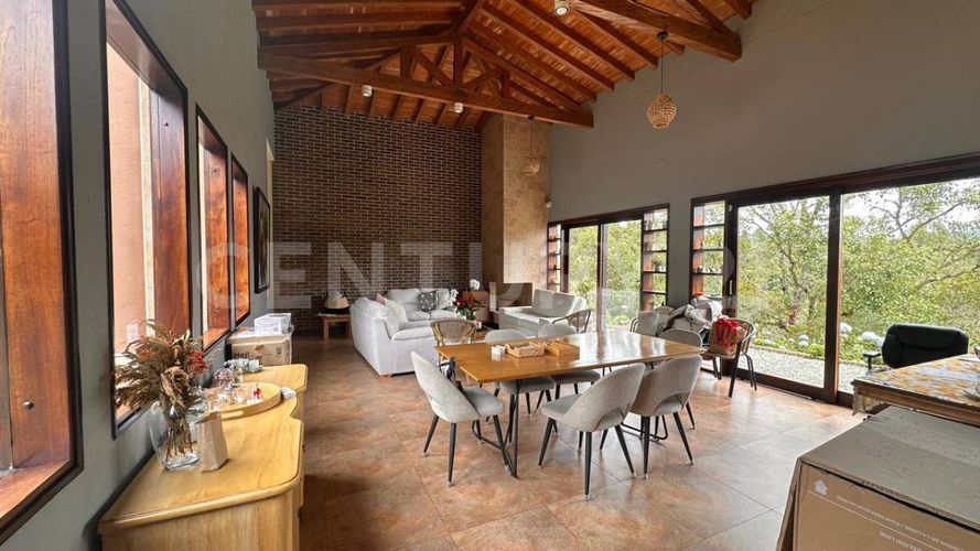 Casa de 4 alcobas en arriendo en Altos Del Escobero, Envigado, 426 m² · foto 11 de 24