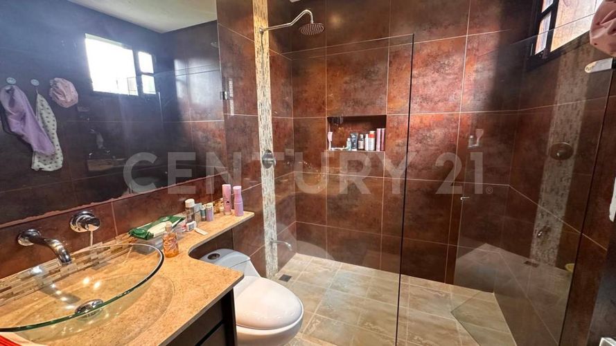 Casa de 4 alcobas en arriendo en Altos Del Escobero, Envigado, 426 m² · foto 22 de 24