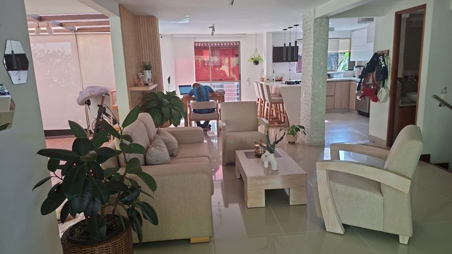 Casa de 3 alcobas en venta en Las Antillas, Envigado, 210 m² · foto 19 de 24