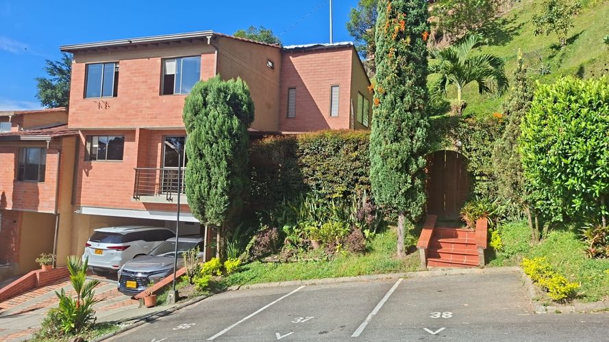 Casa de 3 alcobas en venta en Las Antillas, Envigado, 210 m² · foto 16 de 24