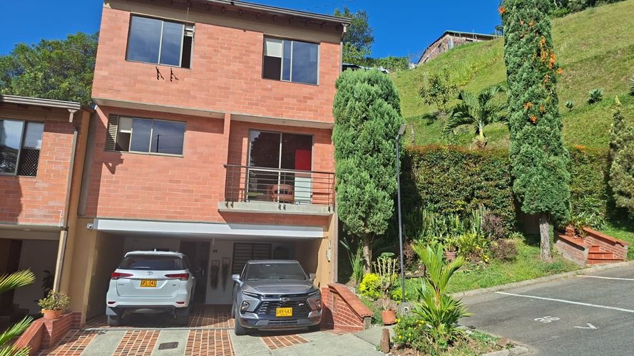 Casa de 3 alcobas en venta en Las Antillas, Envigado, 210 m² · foto 15 de 24