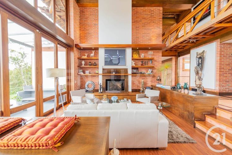 Casa de 3 alcobas en venta en Loma Del Escobero, Medellín, 450 m² · foto 2 de 23