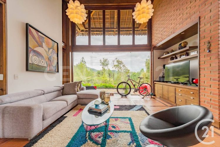 Casa de 3 alcobas en venta en Loma Del Escobero, Medellín, 450 m² · foto 3 de 23
