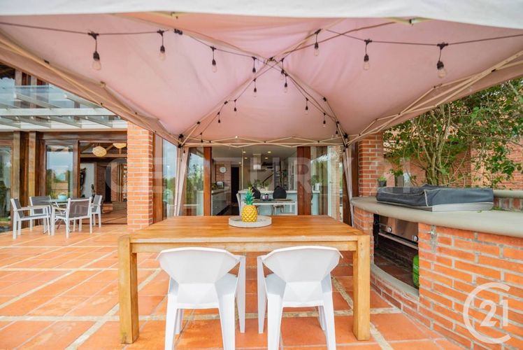 Casa de 3 alcobas en venta en Loma Del Escobero, Medellín, 450 m² · foto 16 de 23