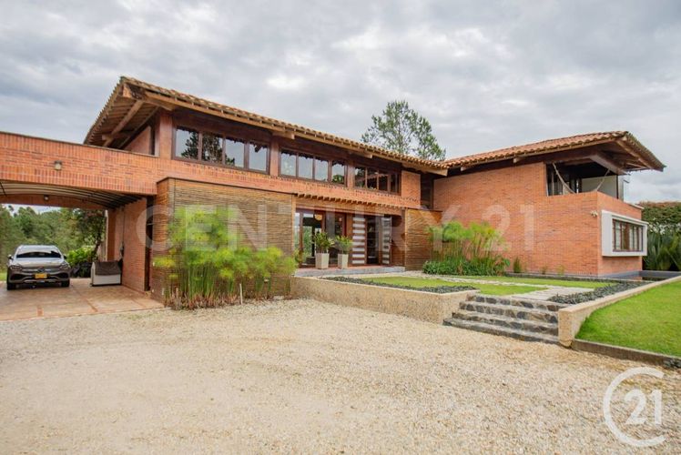 Casa de 3 alcobas en venta en Loma Del Escobero, Medellín, 450 m² · foto 20 de 23