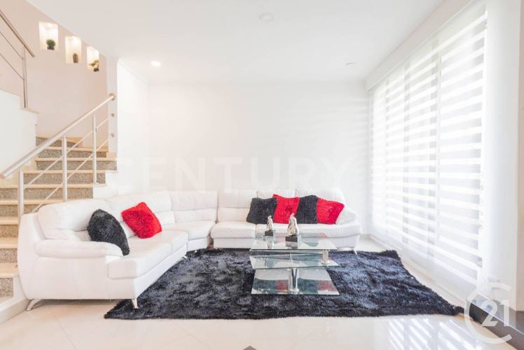 Casa de 4 alcobas en arriendo en Cola Del Zorro, Medellín, 425 m² · foto 2 de 24
