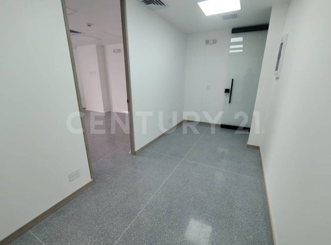 Consultorio en venta en Perpetuo Socorro, Medellín, 37 m² · foto 2 de 10