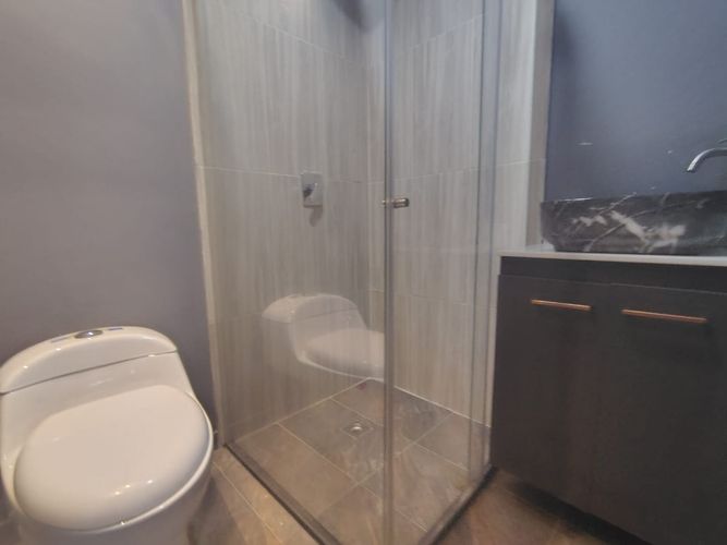Oficina en arriendo en El Poblado, Medellín, 220 m² · foto 2 de 12
