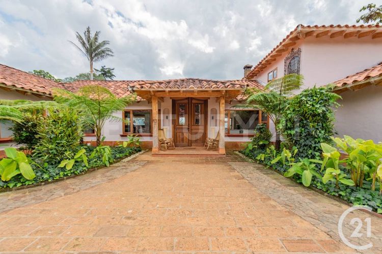 Casa de 7 alcobas en venta en Los Salados, El Retiro, 1400 m² · foto 2 de 24