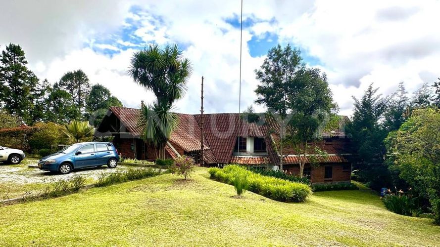 Casa de 5 alcobas en venta en Las Palmas, Envigado, 280 m² · foto 2 de 23