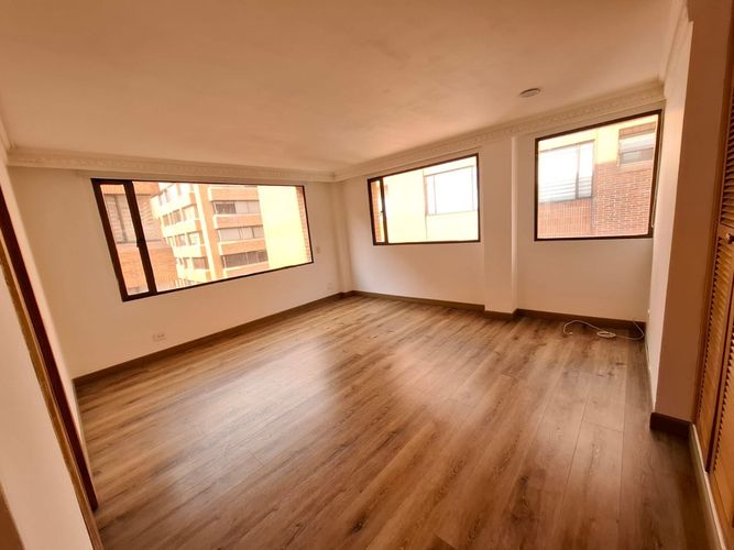 Casa de 3 alcobas en venta en El Virrey, Bogotá, 249 m² · foto 2 de 19