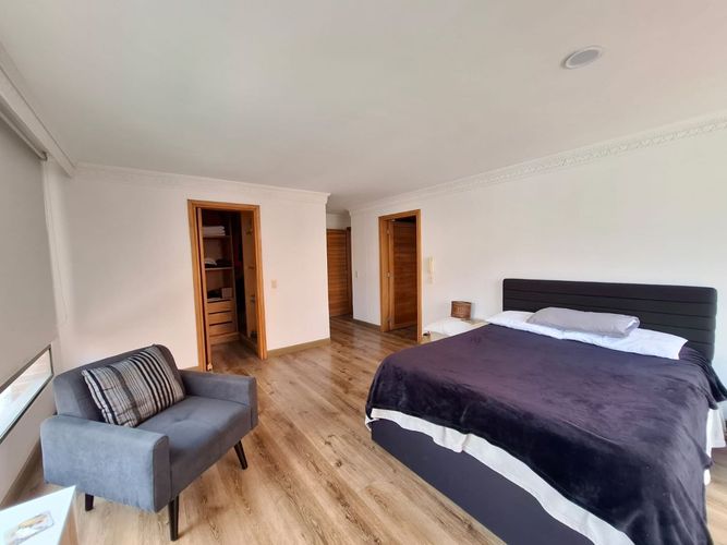 Casa de 3 alcobas en venta en El Virrey, Bogotá, 249 m² · foto 4 de 19