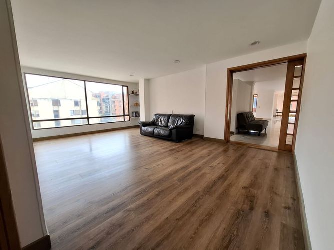 Casa de 3 alcobas en venta en El Virrey, Bogotá, 249 m² · foto 6 de 19