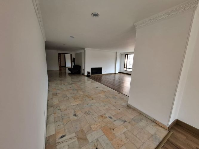 Casa de 3 alcobas en venta en El Virrey, Bogotá, 249 m² · foto 12 de 19