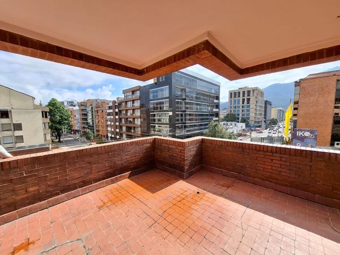 Casa de 3 alcobas en venta en El Virrey, Bogotá, 249 m² · foto 15 de 19