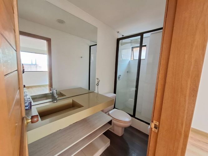 Casa de 3 alcobas en venta en El Virrey, Bogotá, 249 m² · foto 16 de 19