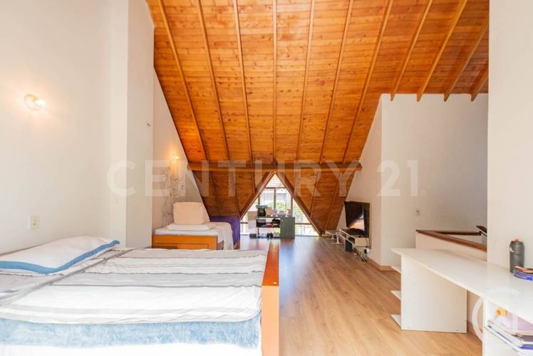 Casa de 4 alcobas en venta en El Poblado, Envigado, 209 m² · foto 18 de 21