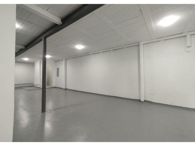 Bodega en venta en Cristo Rey, Medellín, 77 m² · foto 2 de 10