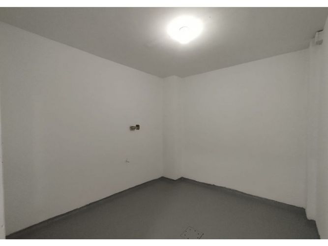 Bodega en venta en Cristo Rey, Medellín, 77 m² · foto 3 de 10