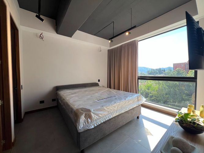 Apartamento de 2 alcobas en arriendo en El Poblado, Medellín, 84 m² · foto 4 de 11