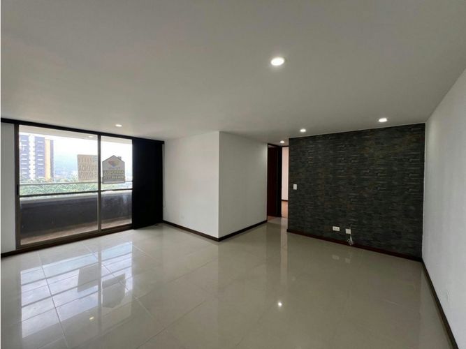 Apartamento de 2 alcobas en venta en Alto De Misael, Envigado, 71 m² · foto 2 de 7
