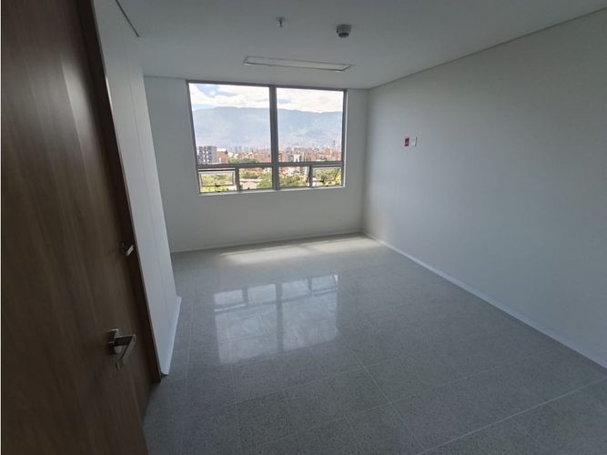 Consultorio en venta en Los Pinos, Medellín, 29 m² · foto 2 de 12