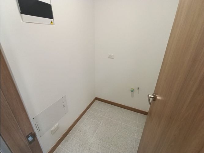 Consultorio en venta en Los Pinos, Medellín, 29 m² · foto 8 de 12