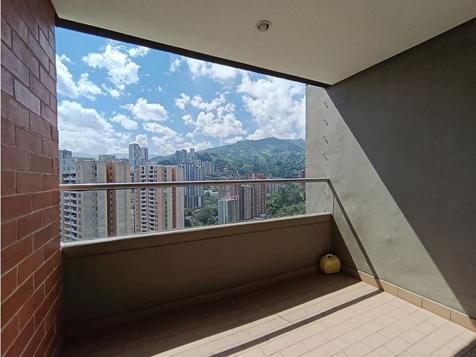 Apartamento de 3 alcobas en venta en Vegas De San Jose, Sabaneta, 79 m² · foto 2 de 11