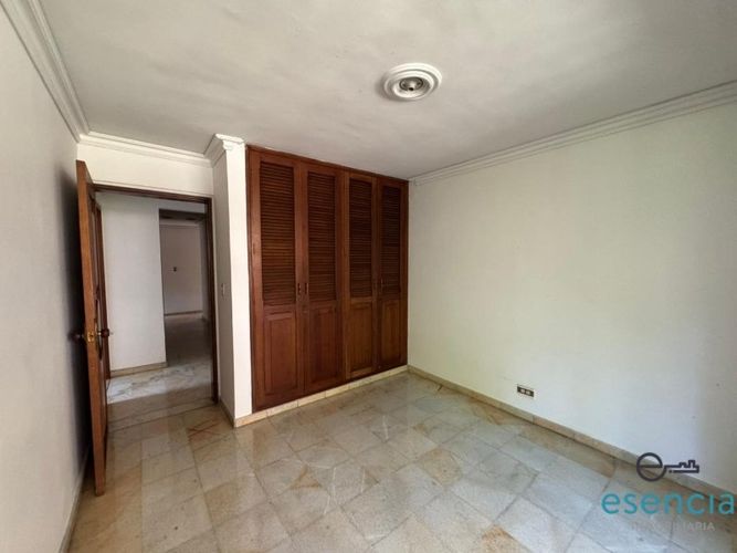 Apartamento de 4 alcobas en arriendo en El Diamante No. 2, Medellín, 272 m² · foto 5 de 14