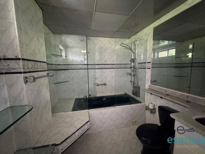 Apartamento de 4 alcobas en arriendo en El Diamante No. 2, Medellín, 272 m² · foto 9 de 14
