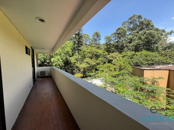 Apartamento de 4 alcobas en arriendo en El Diamante No. 2, Medellín, 272 m² · foto 13 de 14