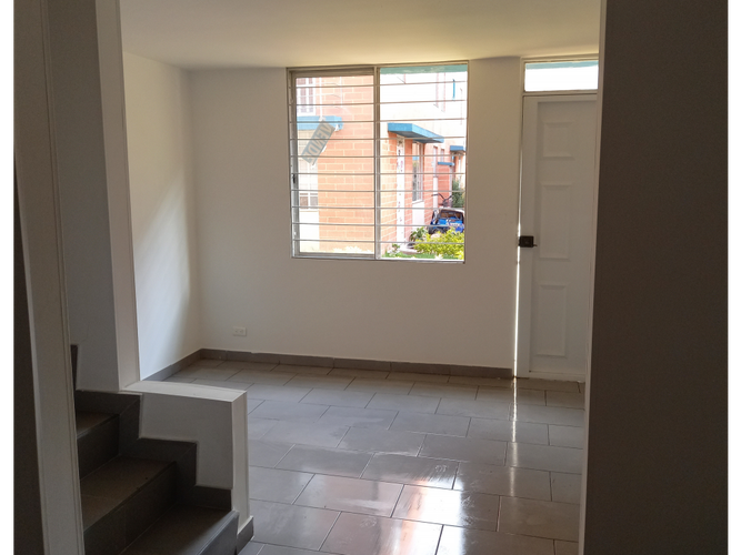 Casa de 3 alcobas en venta en Conjunto Residencial Zaragoza Ii, Madrid, 72 m² · foto 4 de 11
