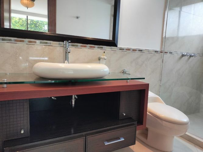 Apartamento de 3 alcobas en arriendo en El Poblado, Medellín, 184 m² · foto 9 de 18